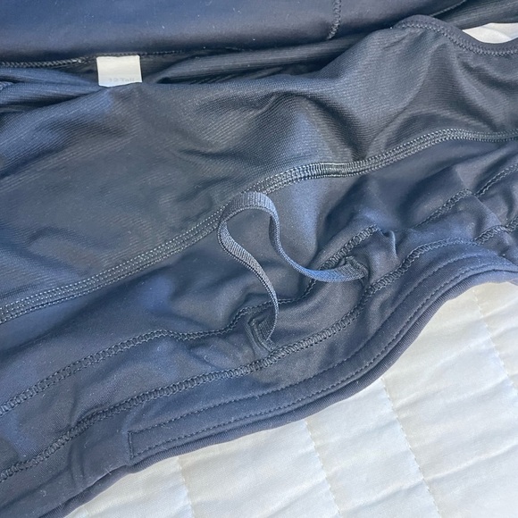 Lululemon Shorts Size 12 Tall Grey and Black - Picture 8 of 9